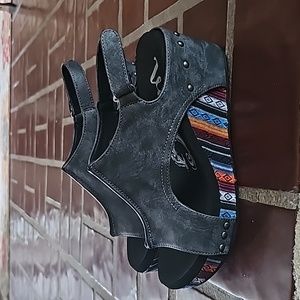 NEW Very G Boho Freedom Wedges Size 9